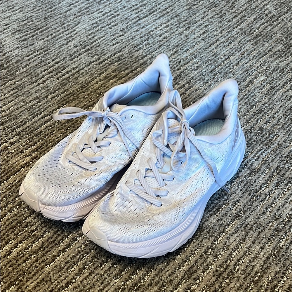 Hoka Clifton 8
Lilac marble 
Size 9